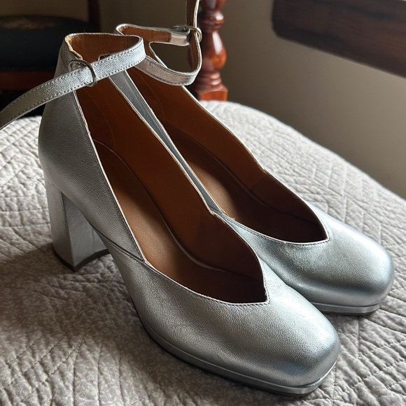 Sezane Lizzie Babies in Silver - Picture 2 of 5